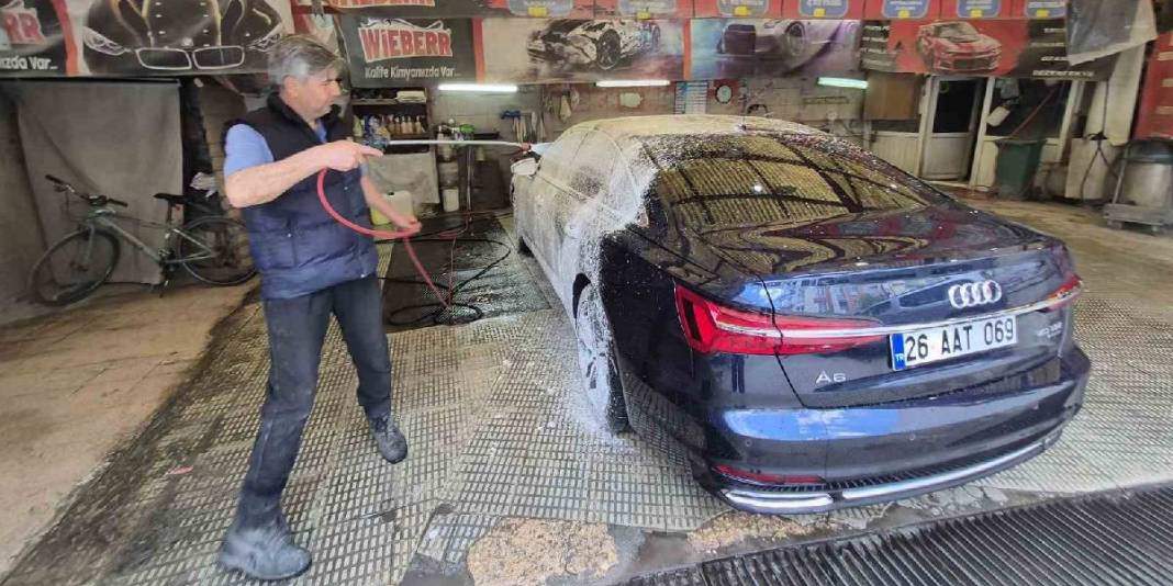 Sıcaklığın artması oto yıkamacılara yaradı! İşleri 2 kat arttı 1